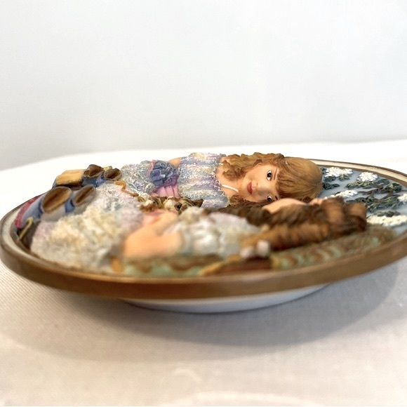 Sandra Kuck's “Best Friends” 3D 1st issue porcelain plate wall hanging - Picture 4 of 7